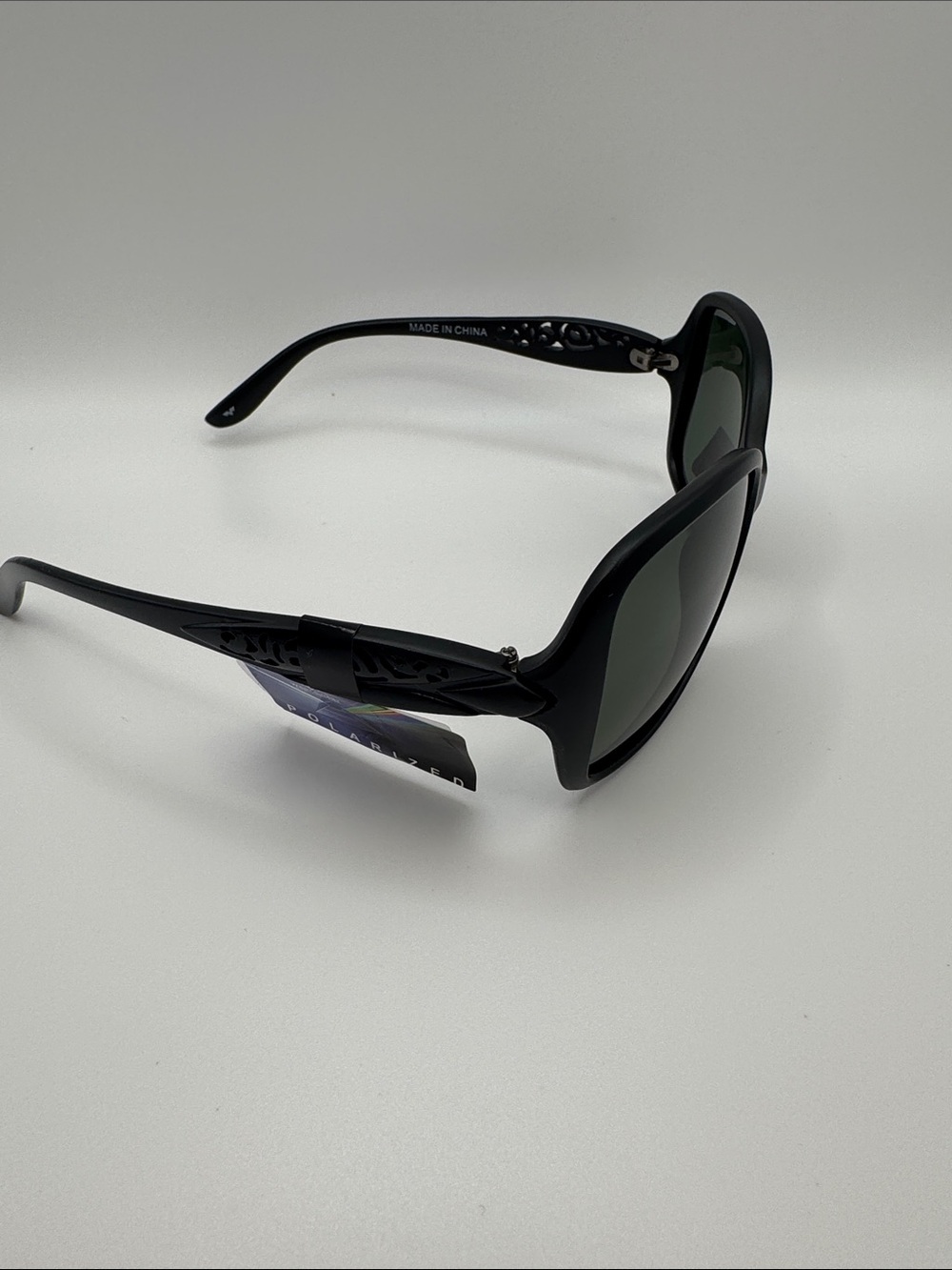 Women's Polarized Black Sunglasses - Picture 4 of 5